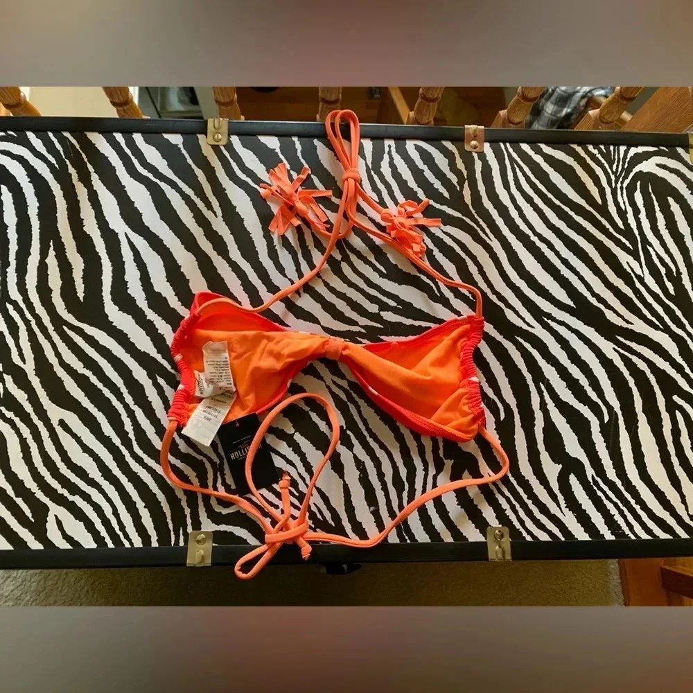 Hollister bikini top NWT - Picture 2 of 3